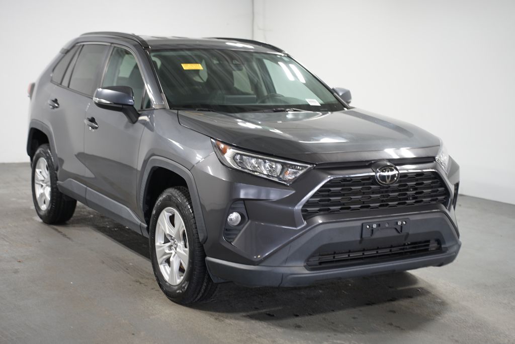 2021 Toyota RAV4 XLE 3