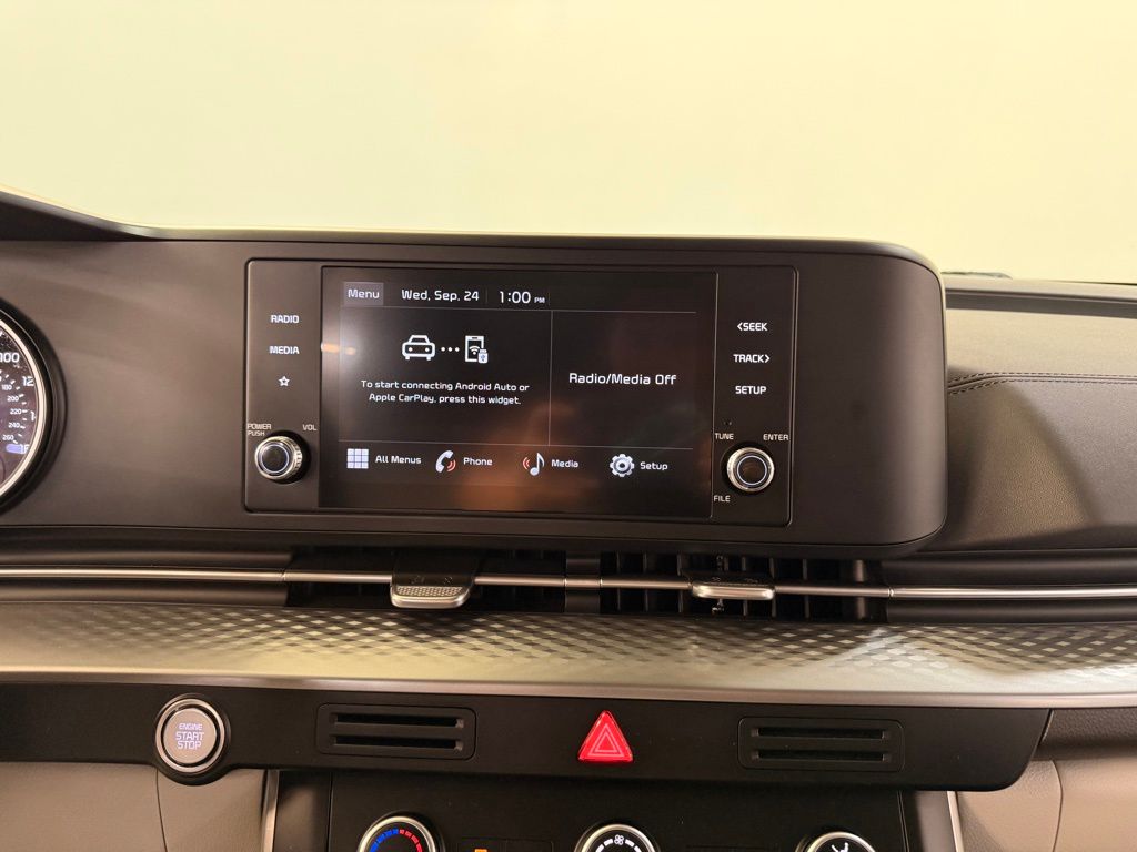 2024 Kia Carnival LX