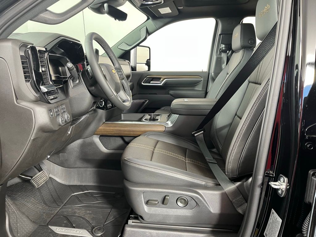 Thumbnail: 2025 Chevrolet Silverado 2500 - 23