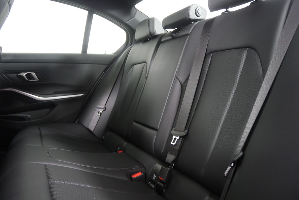 Thumbnail: 2025 BMW 3 Series - 15