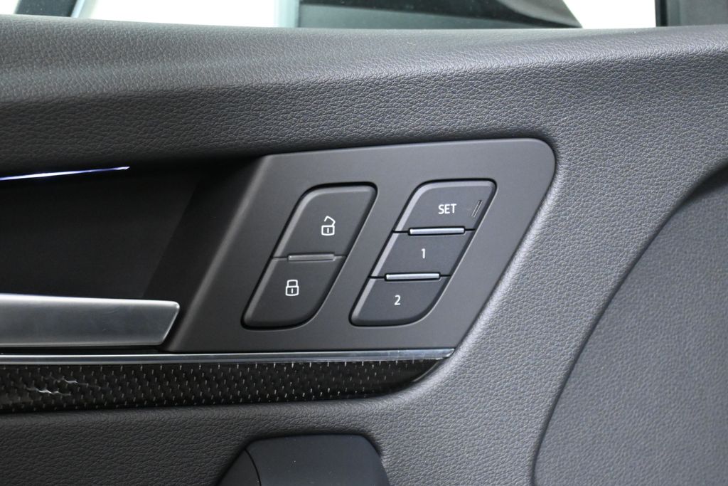 Thumbnail: 2025 Audi SQ5 - 30