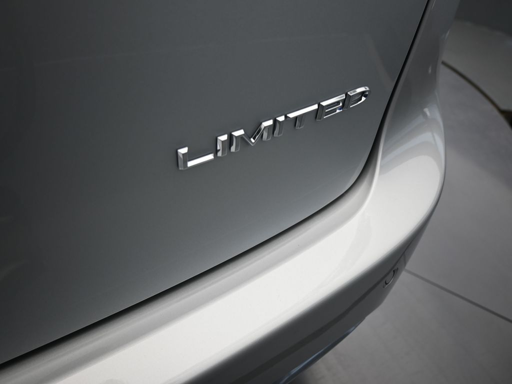 New 2026 Silver Mist Clearcoat Chrysler Limited image 39