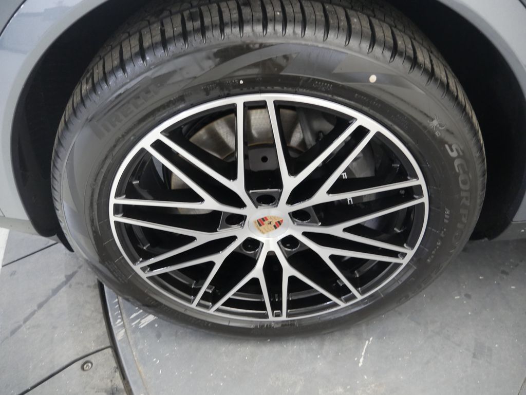 Thumbnail: 2026 Porsche Cayenne - 13