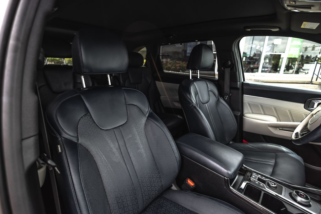 2023 Kia Sorento Plug In Hybrid SX Prestige thumbnail 28