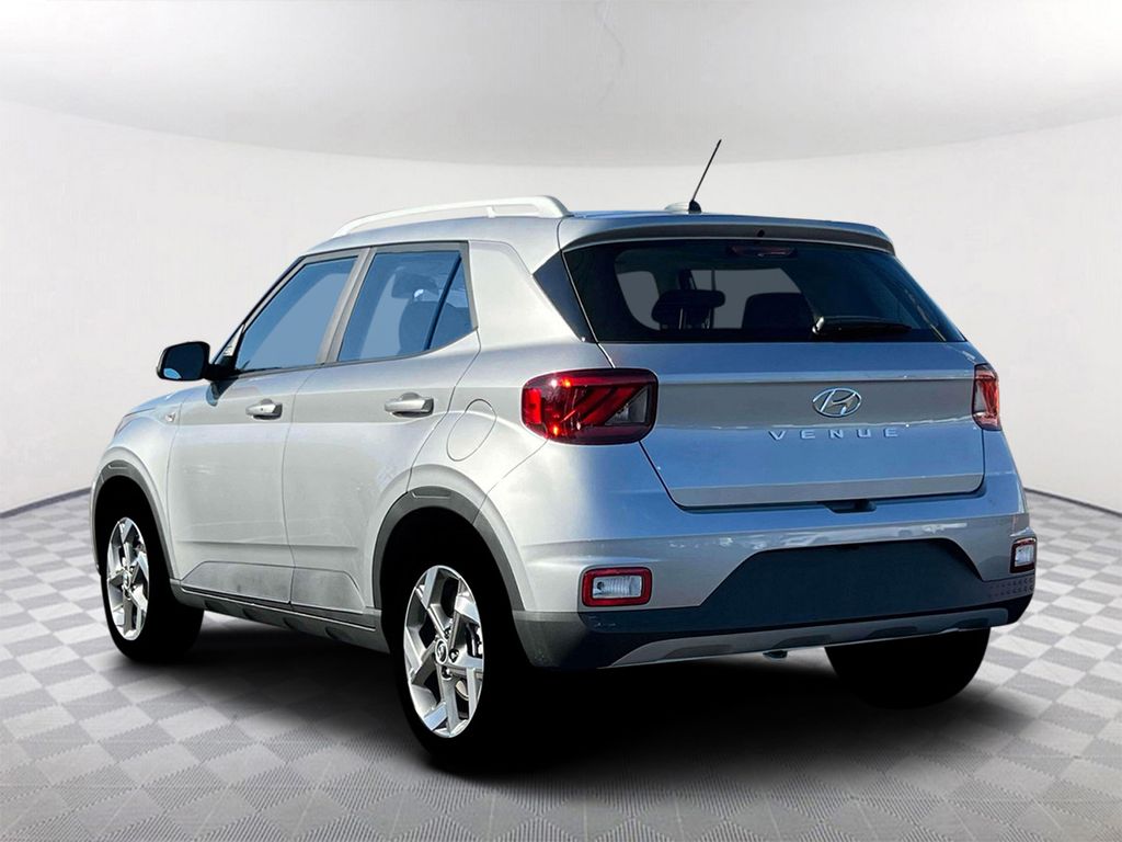 2025 Hyundai Venue SEL - 6
