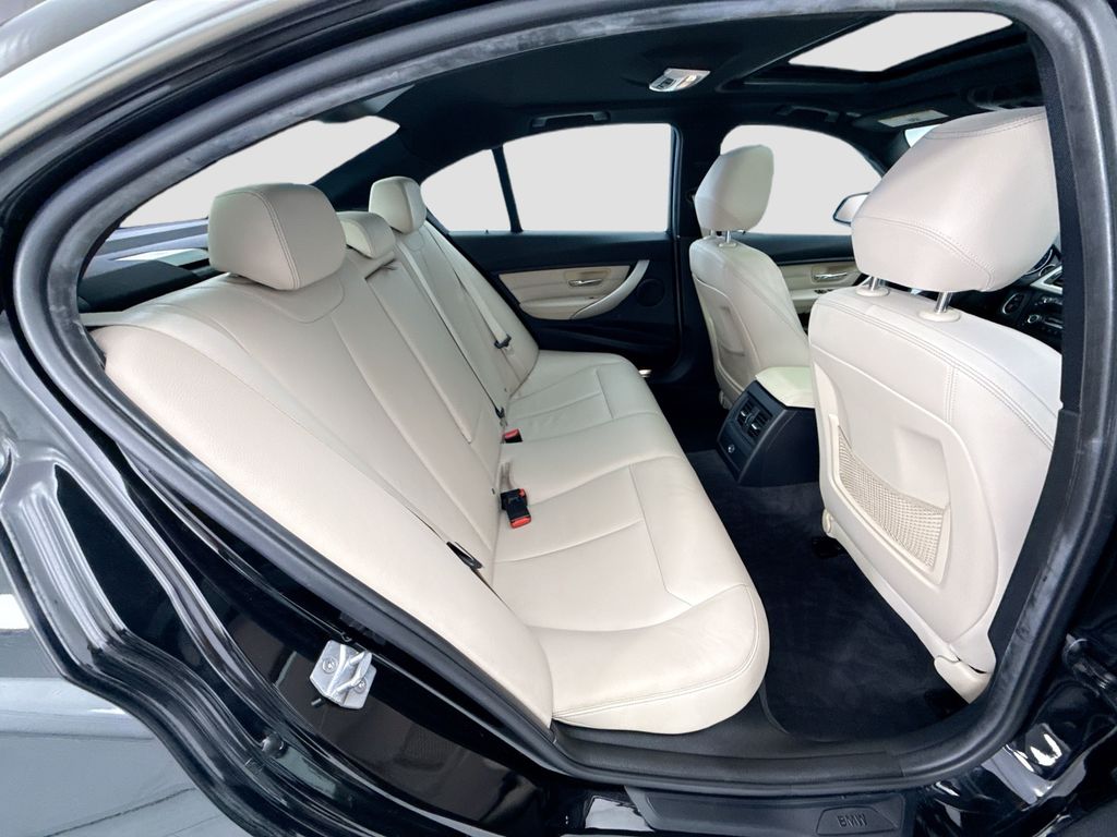 Thumbnail: 2015 BMW 3 Series - 21