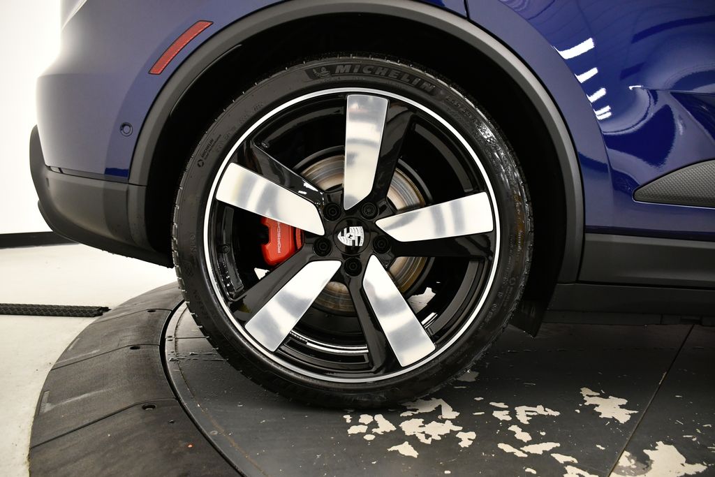 Thumbnail: 2025 Porsche Macan - 16