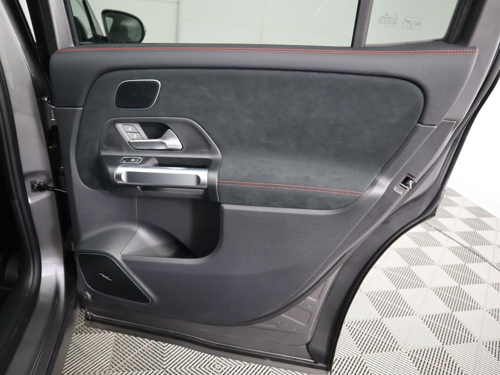 2025 Mercedes-Benz GLB 250 29