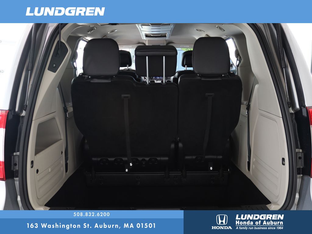 2016 Chrysler Town & Country Touring 12