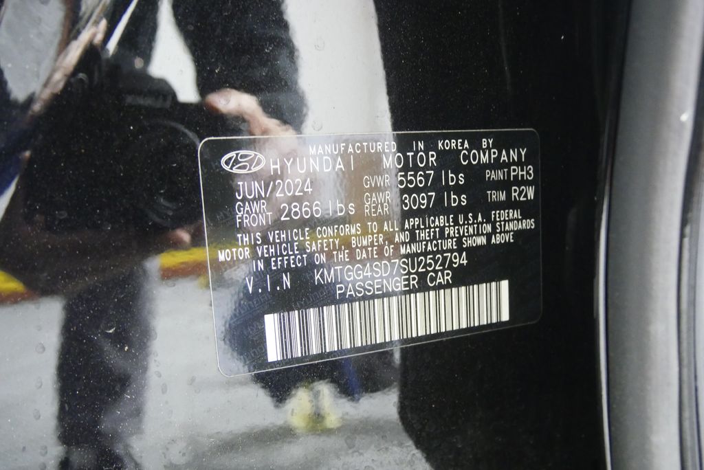 Thumbnail: 2025 Genesis G80 - 28