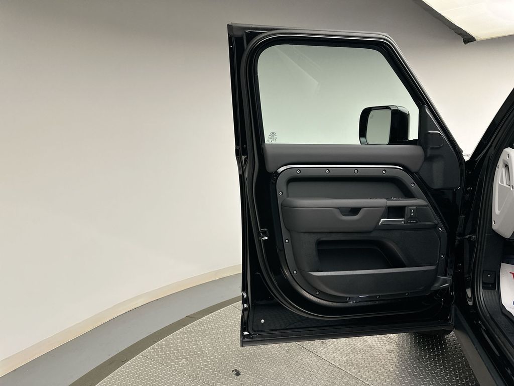 Thumbnail: 2025 Land Rover Defender - 7