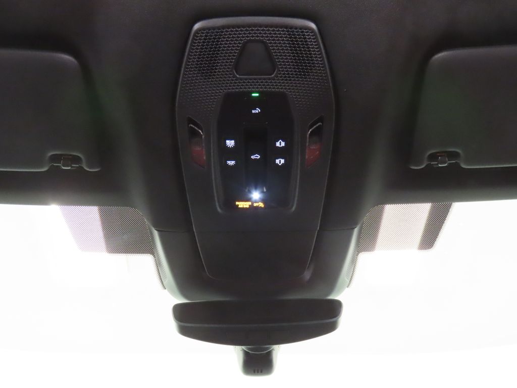 Thumbnail: 2025 Porsche Macan - 32