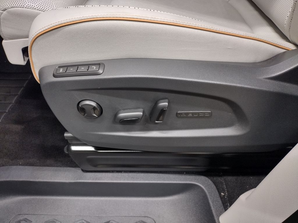 2025 Volkswagen ID. Buzz Pro S Plus