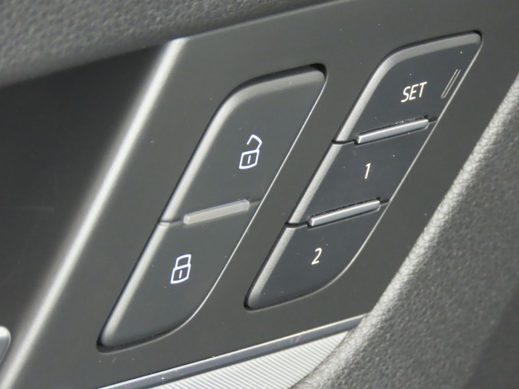 Thumbnail: 2025 Audi Q5 - 30