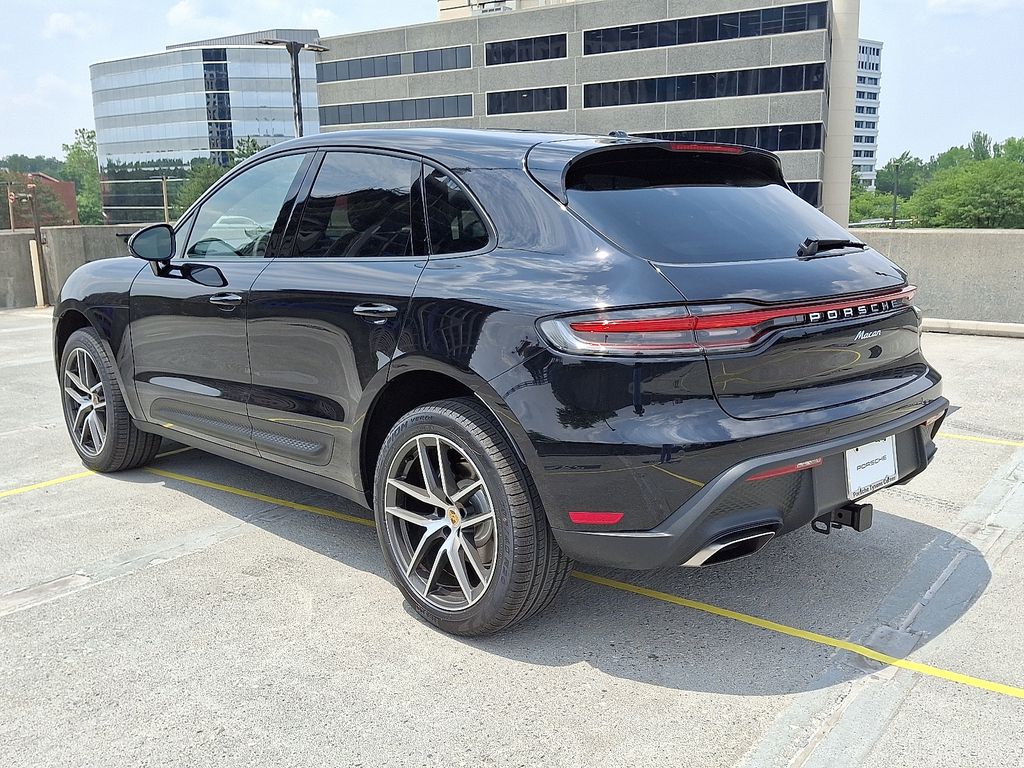 Thumbnail: 2025 Porsche Macan - 10
