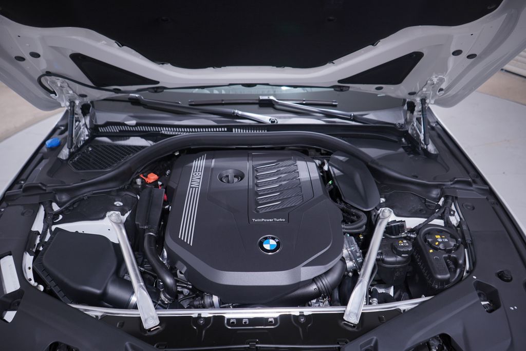 Thumbnail: 2026 BMW 8 Series - 16