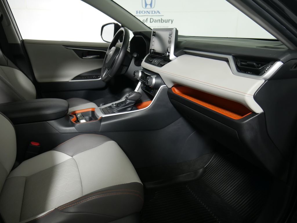 Thumbnail: 2019 Toyota RAV4 - 7