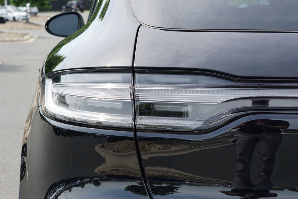 Thumbnail: 2023 Porsche Macan - 18