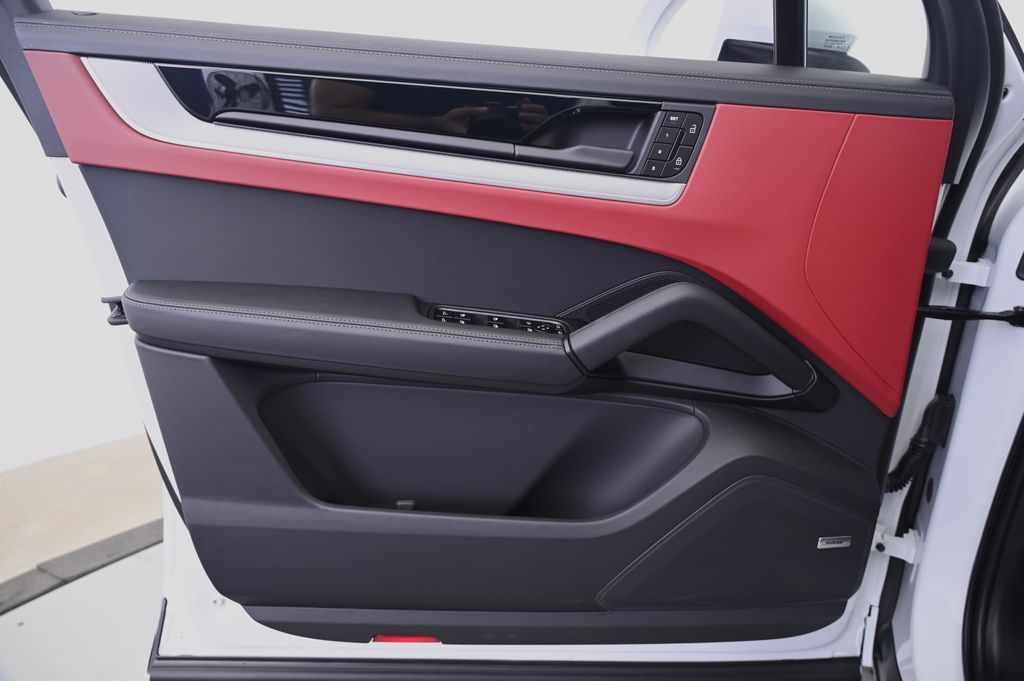 Thumbnail: 2026 Porsche Cayenne - 27