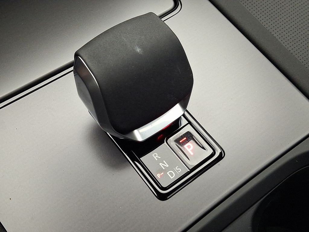 Thumbnail: 2025 Land Rover Discovery Sport - 10