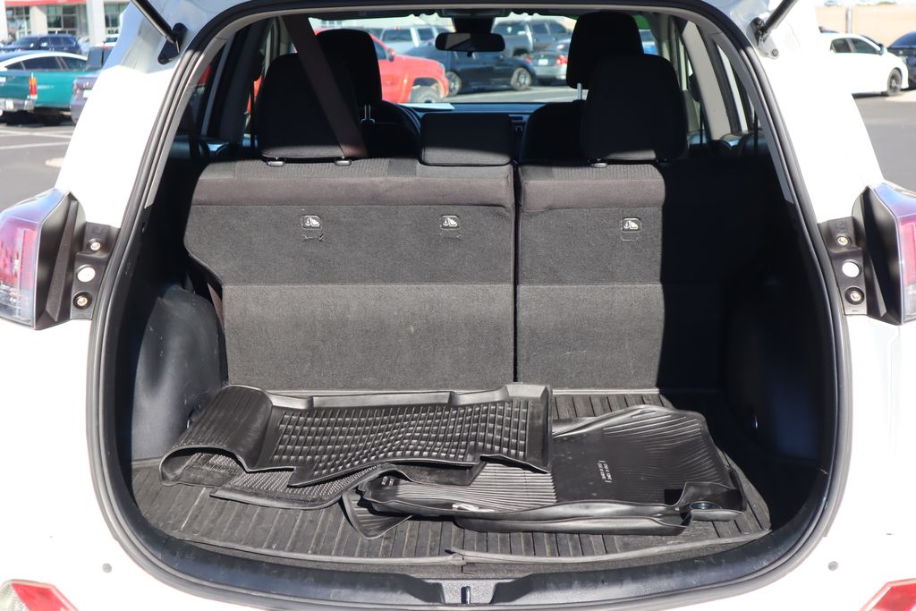 Thumbnail: 2017 Toyota RAV4 - 27