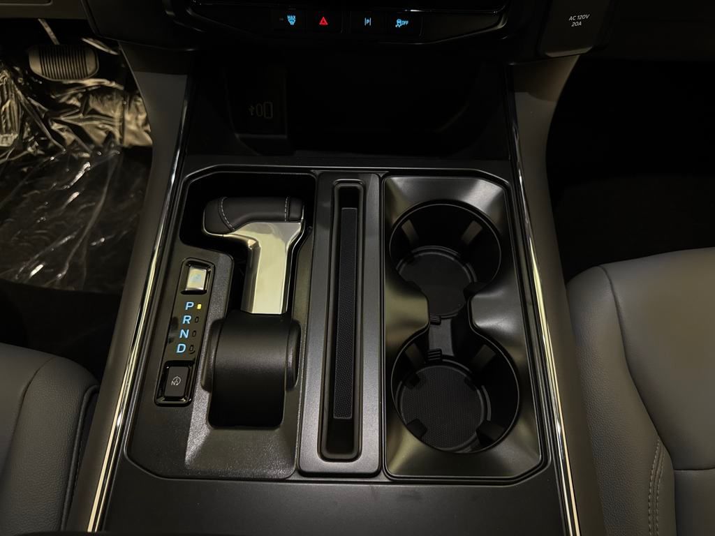 2025 Ford F-150 Lightning photo 8