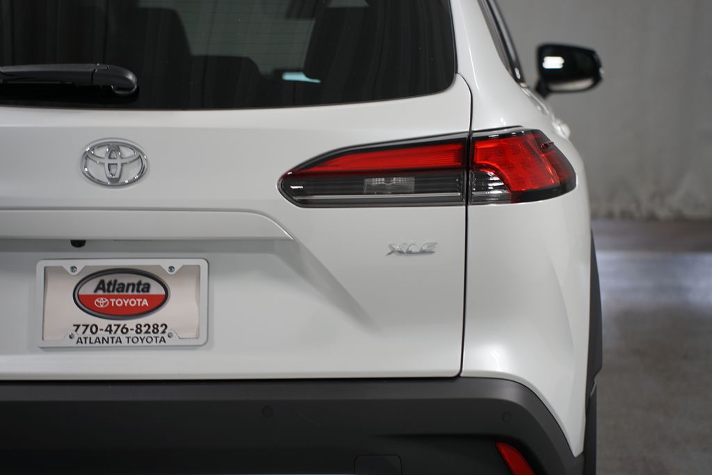 2025 Toyota Corolla Cross XLE 10