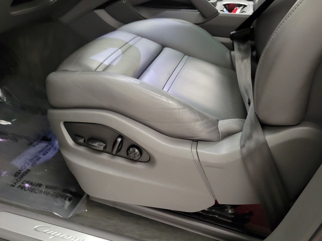 Thumbnail: 2022 Porsche Cayenne - 24