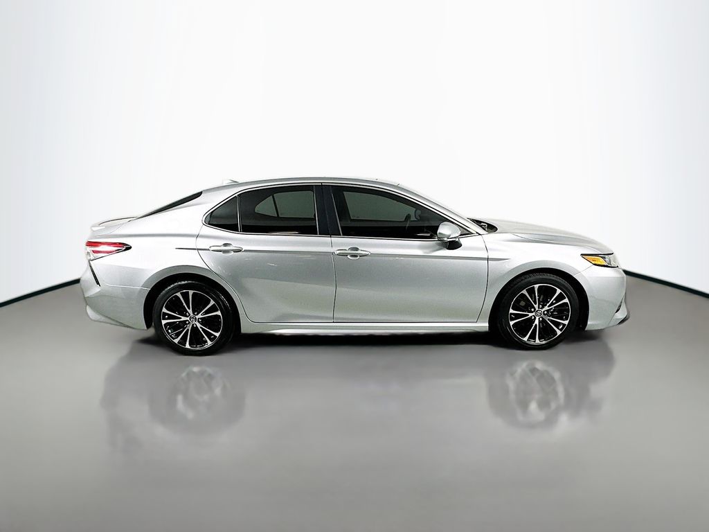 2018 Toyota Camry SE 4