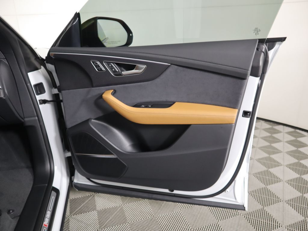 Thumbnail: 2026 Audi RS Q8 - 27