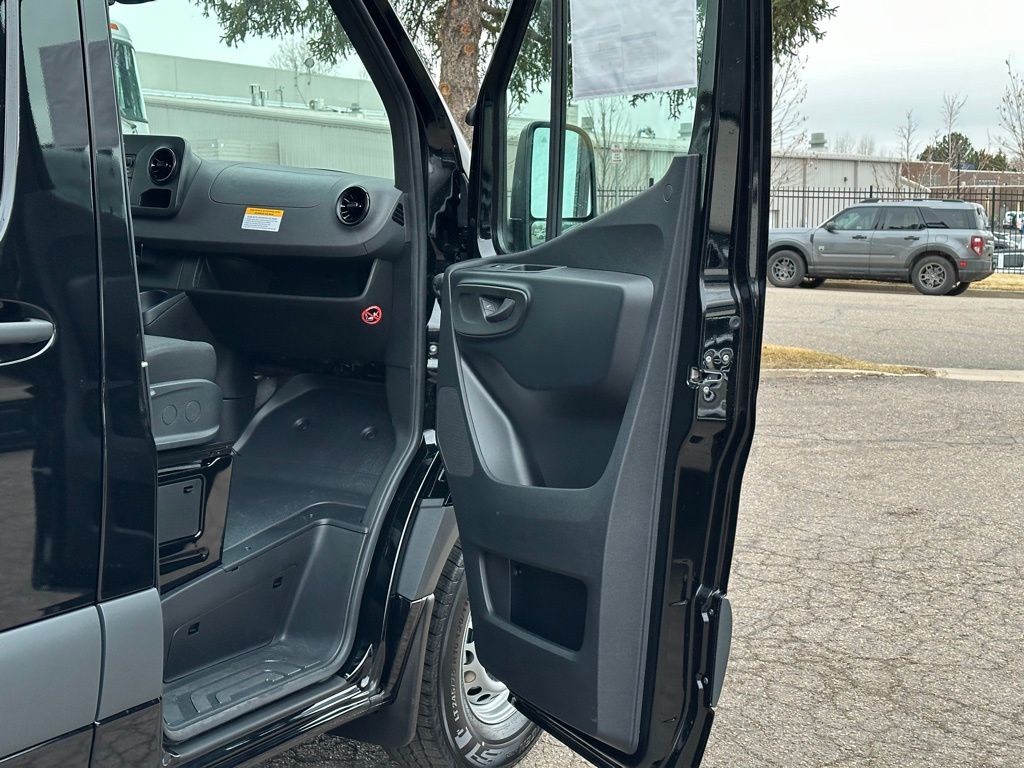 2024 Mercedes-Benz Sprinter 2500 Cargo 144 WB 25