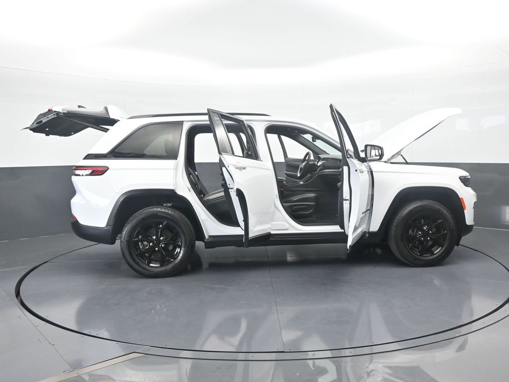 Used 2024 Bright White Clearcoat Jeep Altitude X image 78