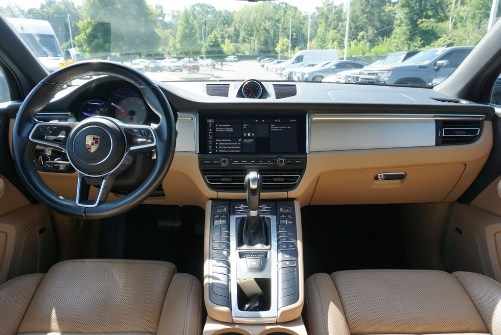 Thumbnail: 2021 Porsche Macan - 30