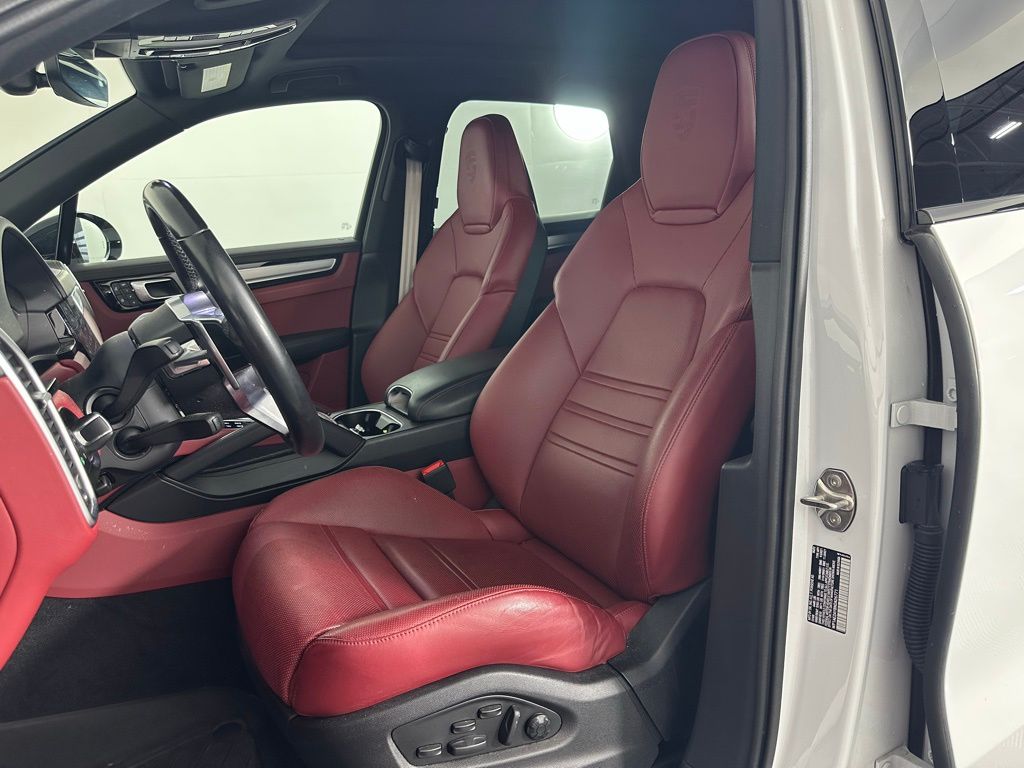 Thumbnail: 2022 Porsche Cayenne - 14