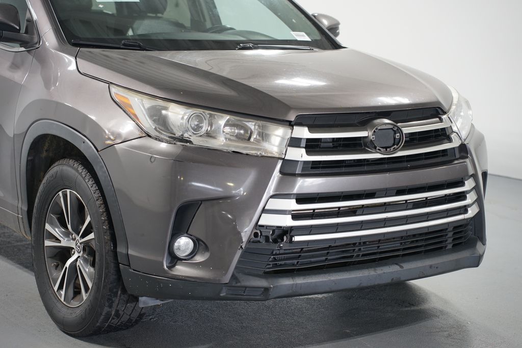 Thumbnail: 2017 Toyota Highlander - 4