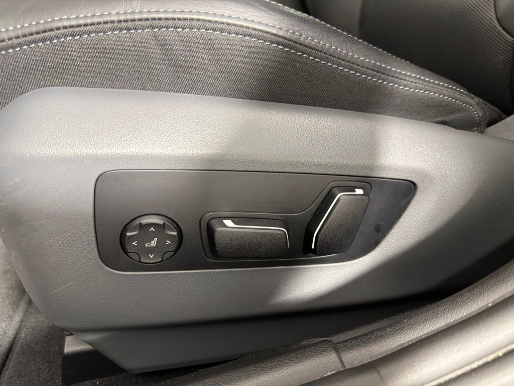 Thumbnail: 2024 BMW 5 Series - 27