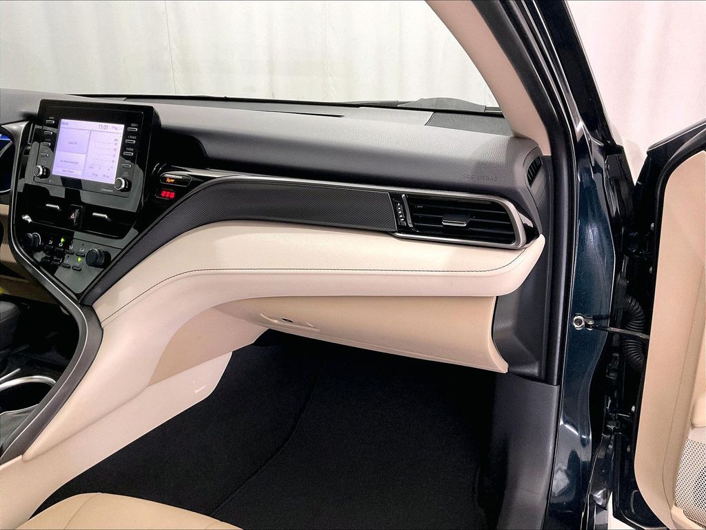 2021 Toyota Camry — photo 13
