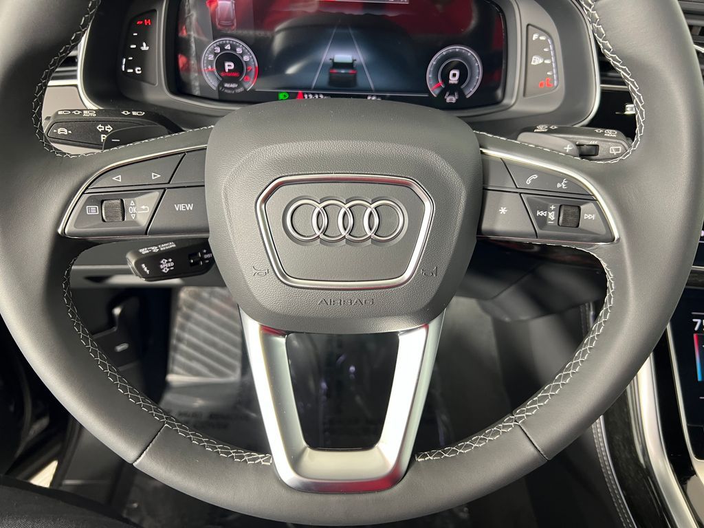 Thumbnail: 2025 Audi Q7 - 15