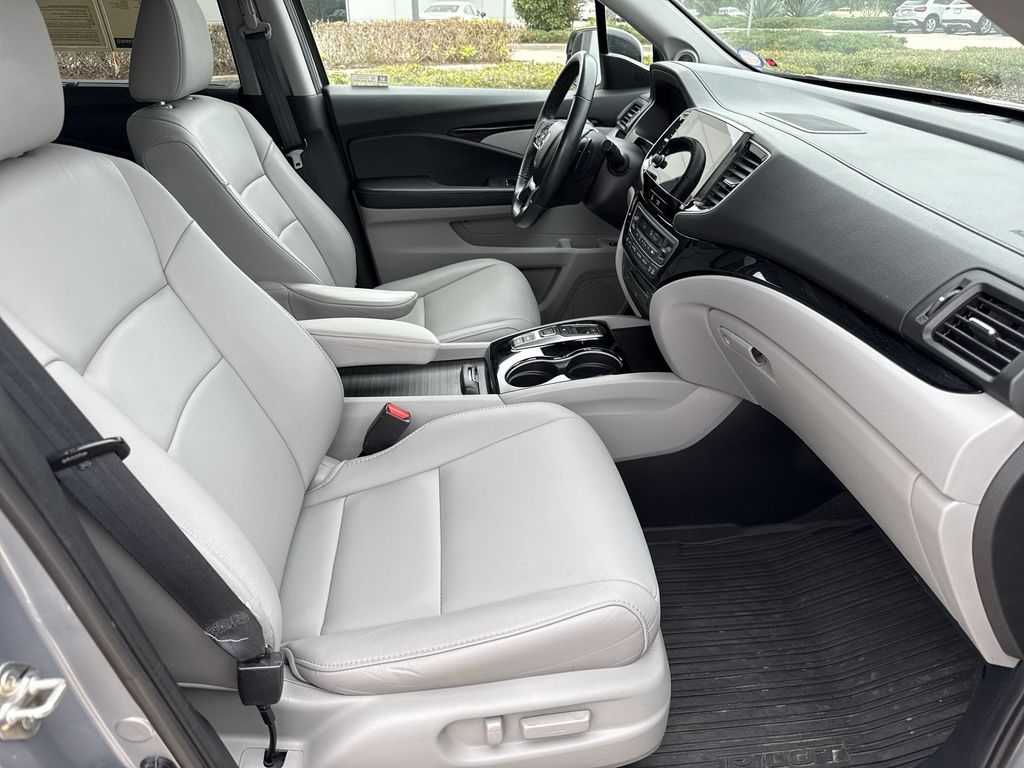 Thumbnail: 2019 Honda Pilot - 15