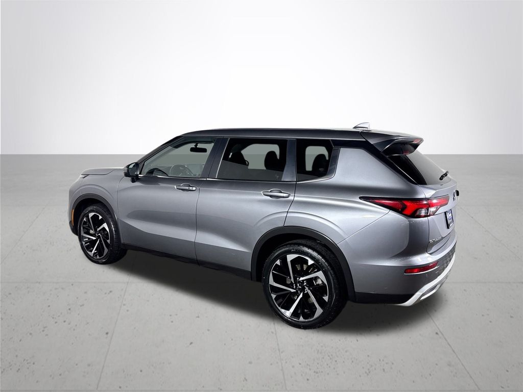 2024 Mitsubishi Outlander SE