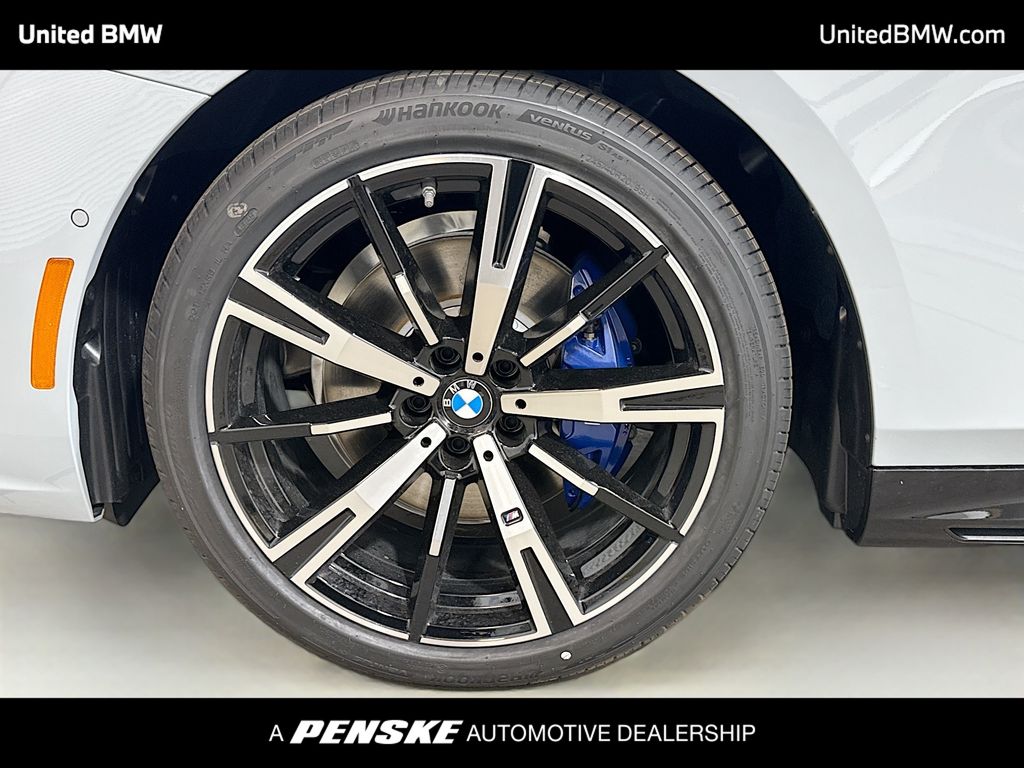 Thumbnail: 2026 BMW 5 Series - 2