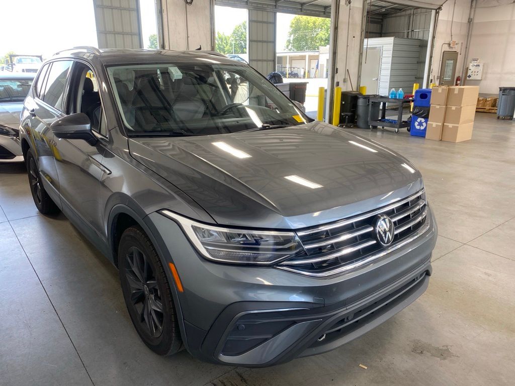 Platinum Gray Metallic 2024 Volkswagen Tiguan SUV / Crossover Front-Wheel Drive 8-Speed Automatic
