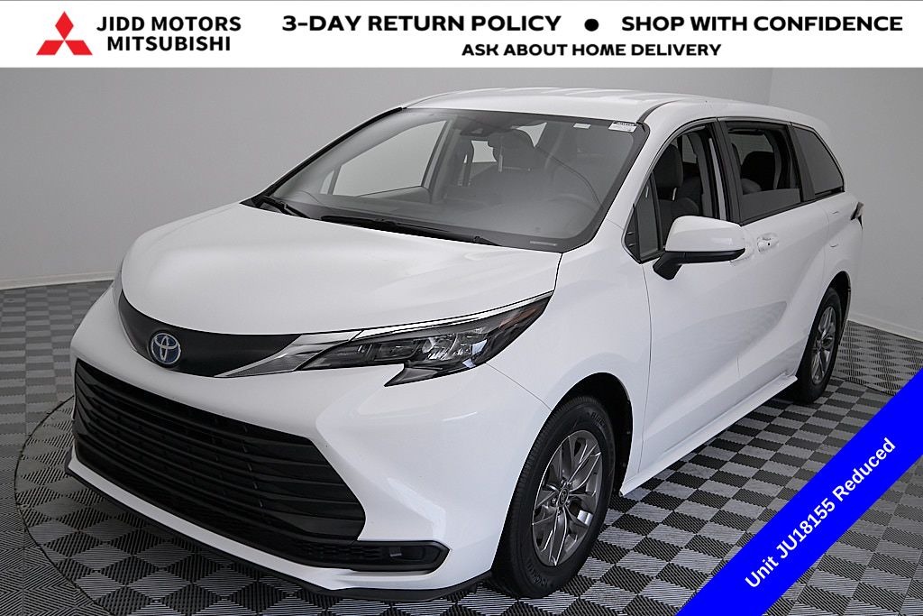 2024 Toyota Sienna LE 8-Passenger FWD