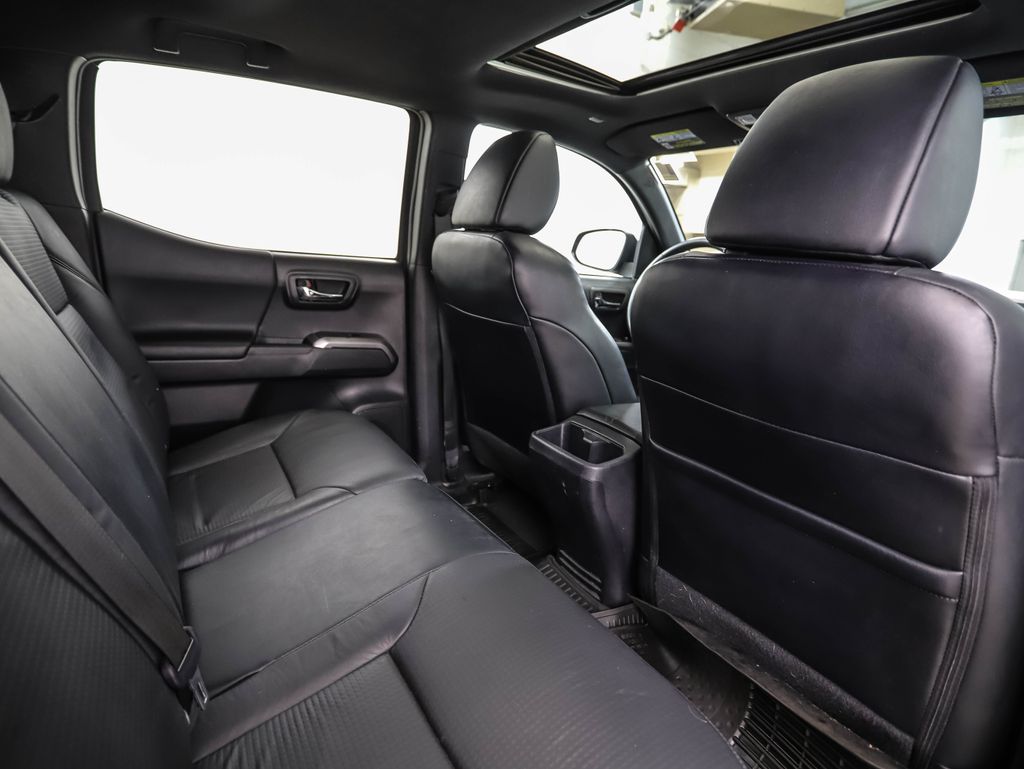 Thumbnail: 2022 Toyota Tacoma - 25