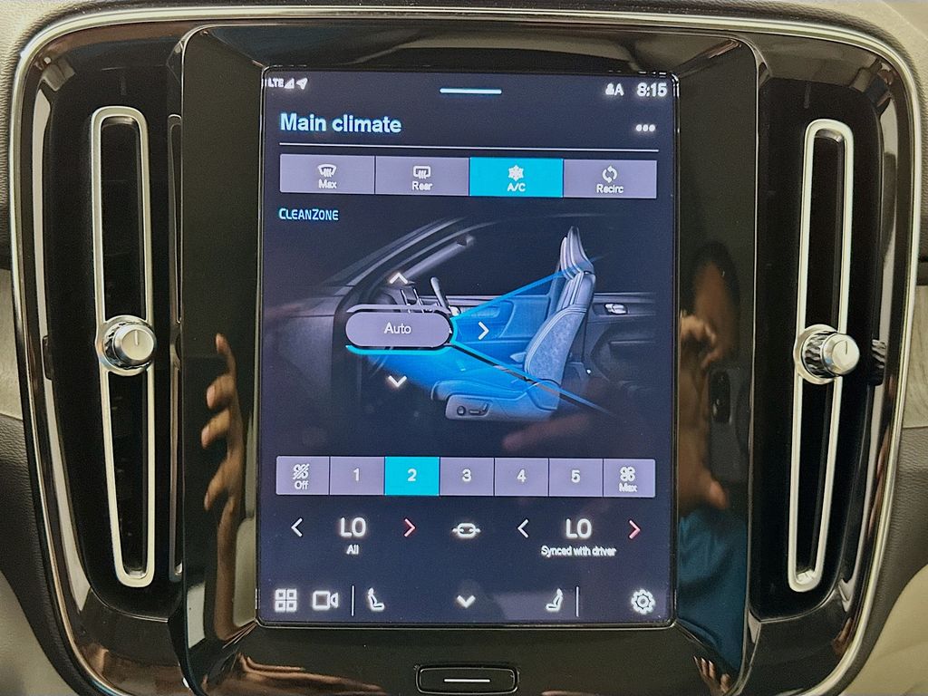 Thumbnail: 2023 Volvo XC40 - 16