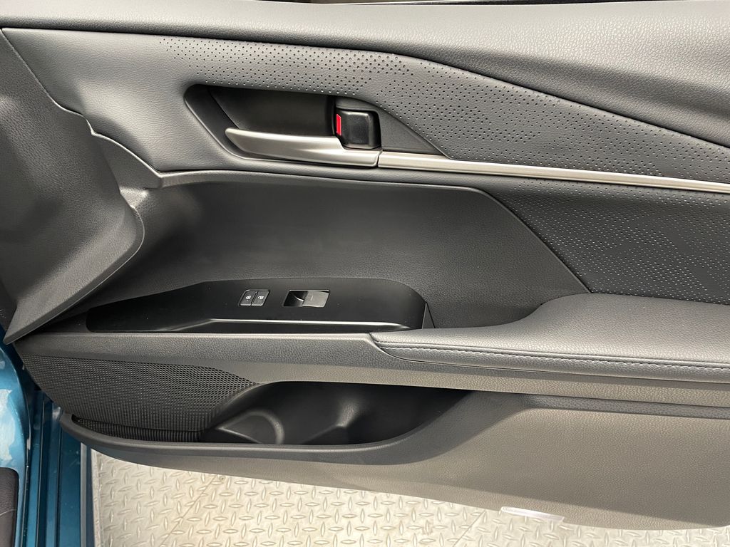 Thumbnail: 2025 Toyota Camry - 15