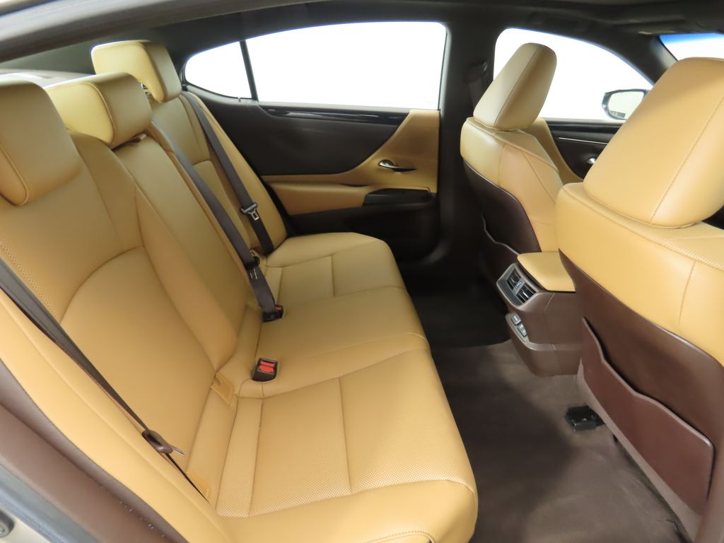 Thumbnail: 2019 Lexus ES - 21