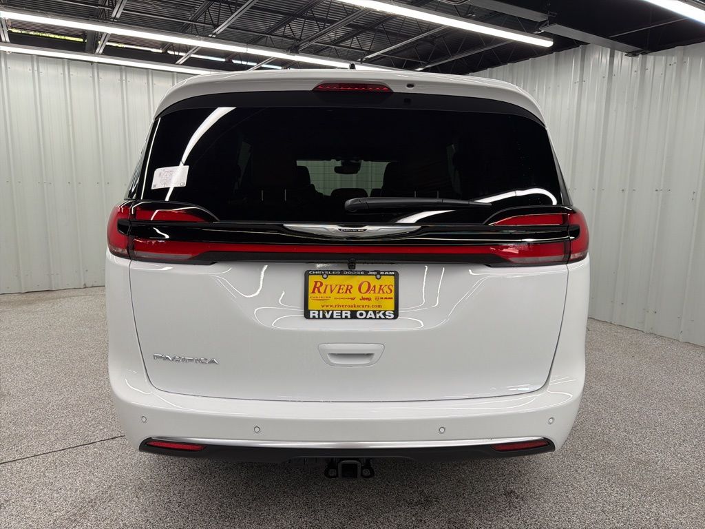 2026 Chrysler Pacifica Pinnacle - 4
