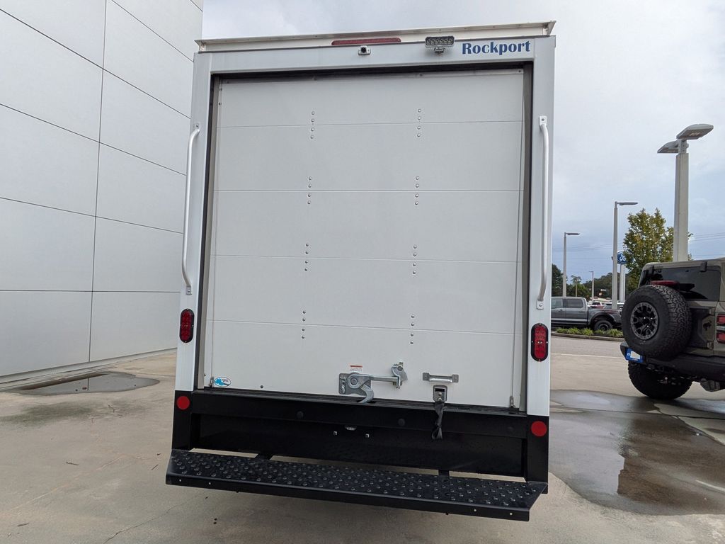 2025 Ford E-350 Cutaway 