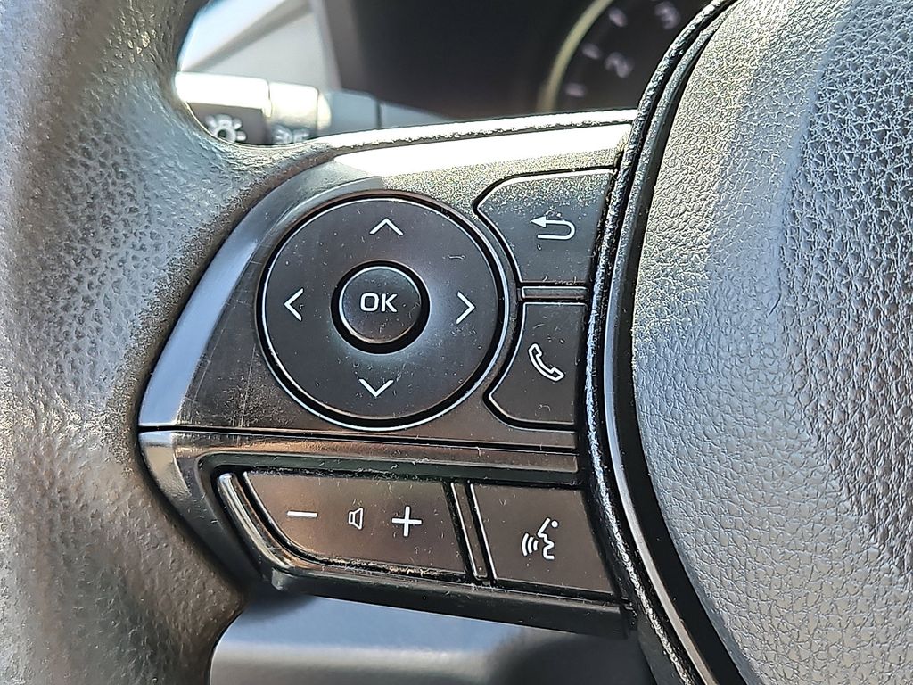 Thumbnail: 2021 Toyota RAV4 - 21